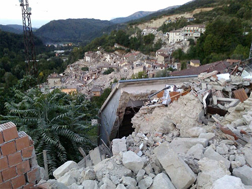 fuerte terremoto sacude el centro de Italia Un fuerte terremoto sacude el centro de Italia